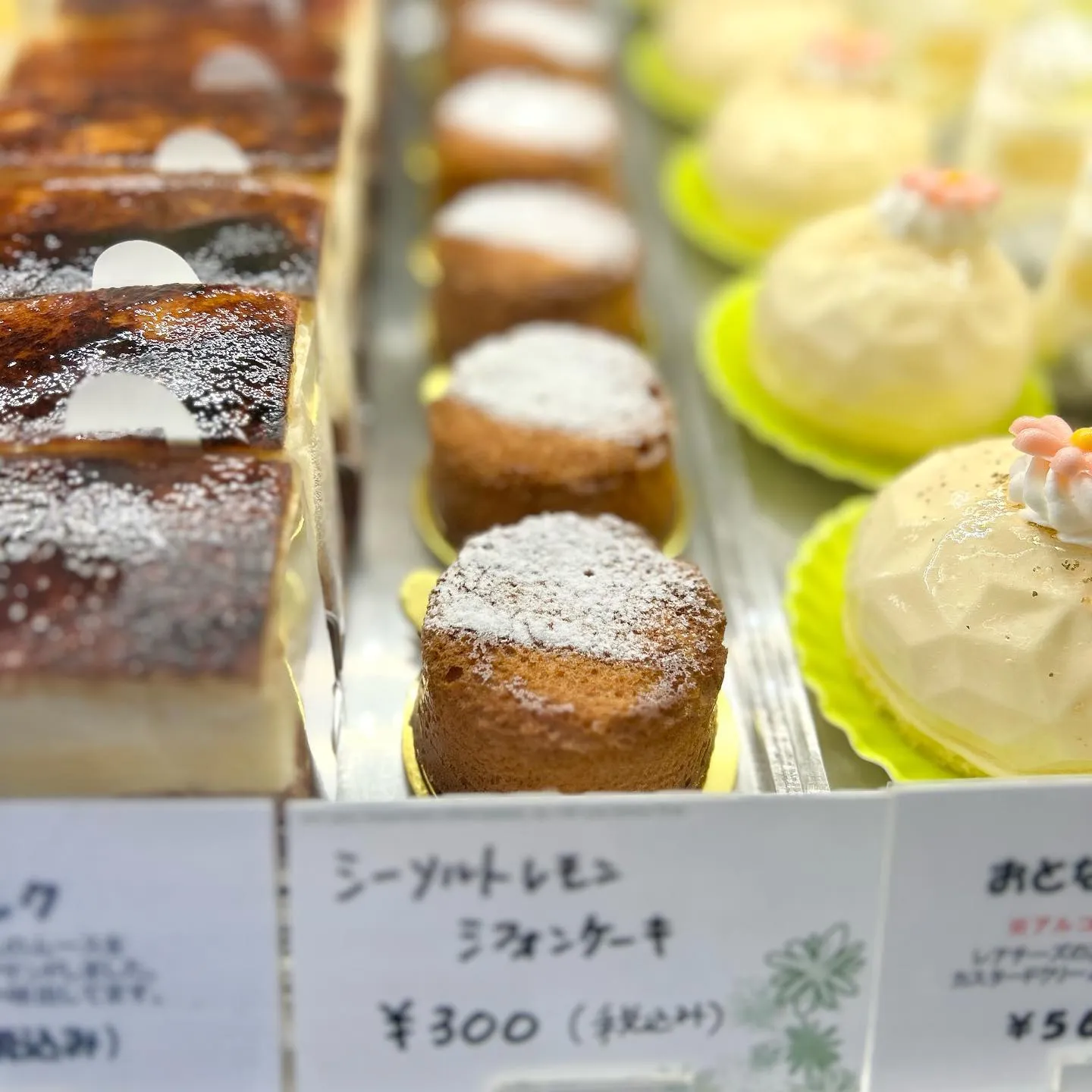 デコレーションケーキが2台並びました！