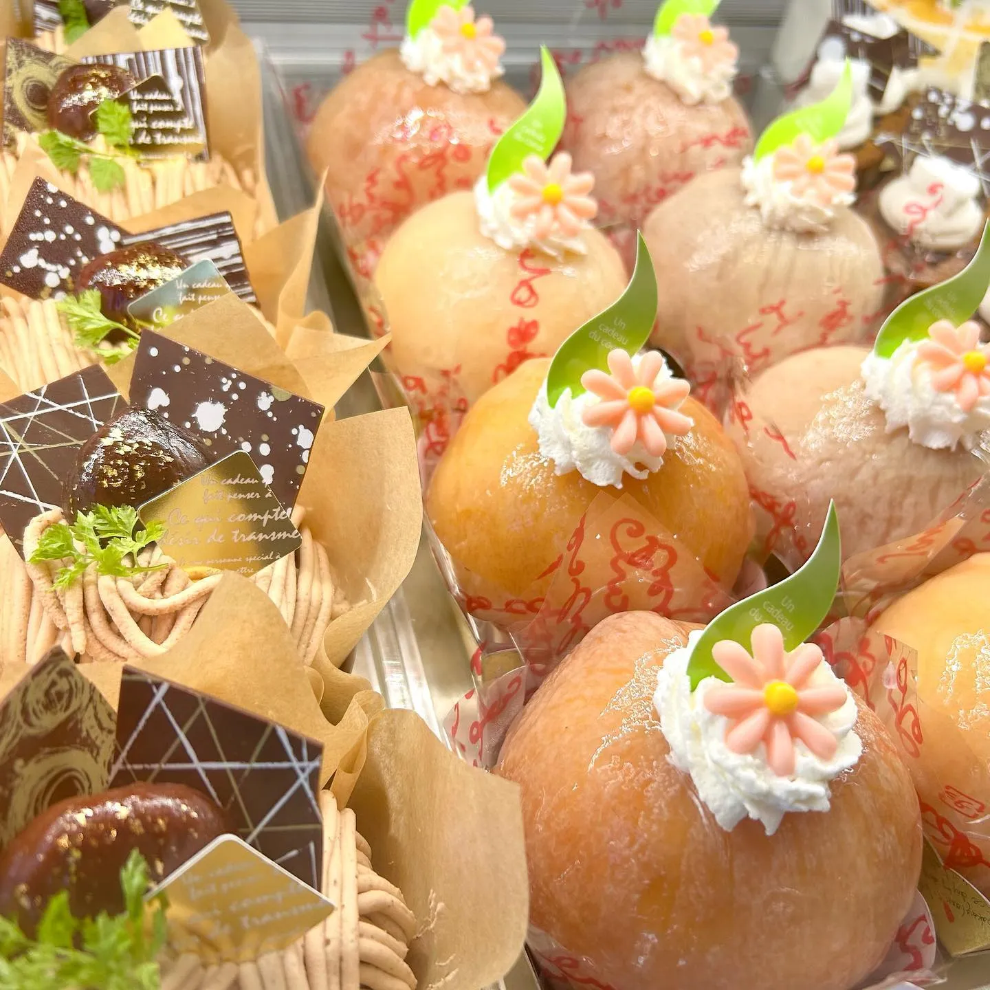 デコレーションケーキが2台並びました！