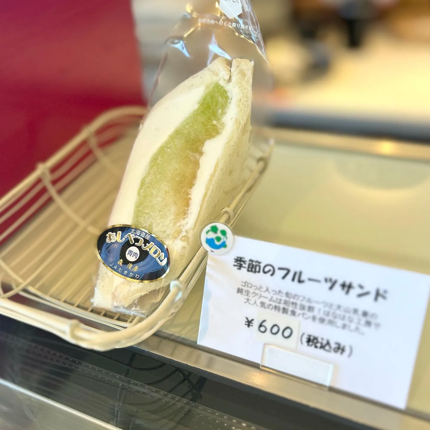 デコレーションケーキが2台並びました！